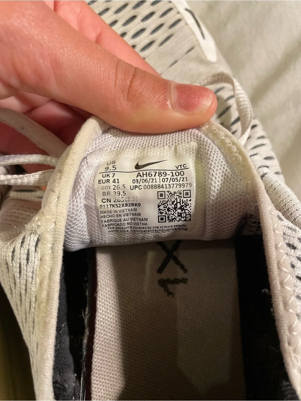 Nike air max 270. Women’s 9.5